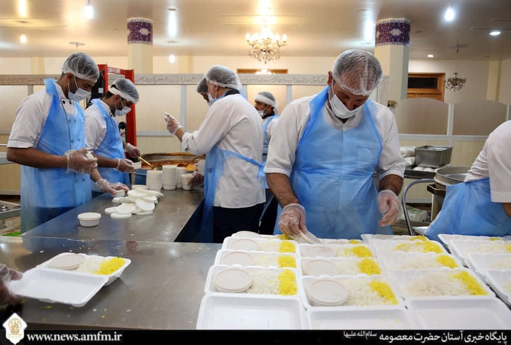 ۲۰۰ هزار غذای تبرکی حرم میان نیازمندان قمی توزیع می‌شود