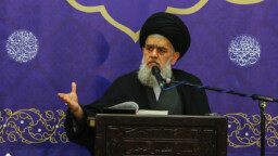 انتقاد شدید حجت‌الاسلام مؤمنی به گفته‌های نامتعارف یک سلبریتی/ خائنان به ملت ایران ذلیل می‌شوند