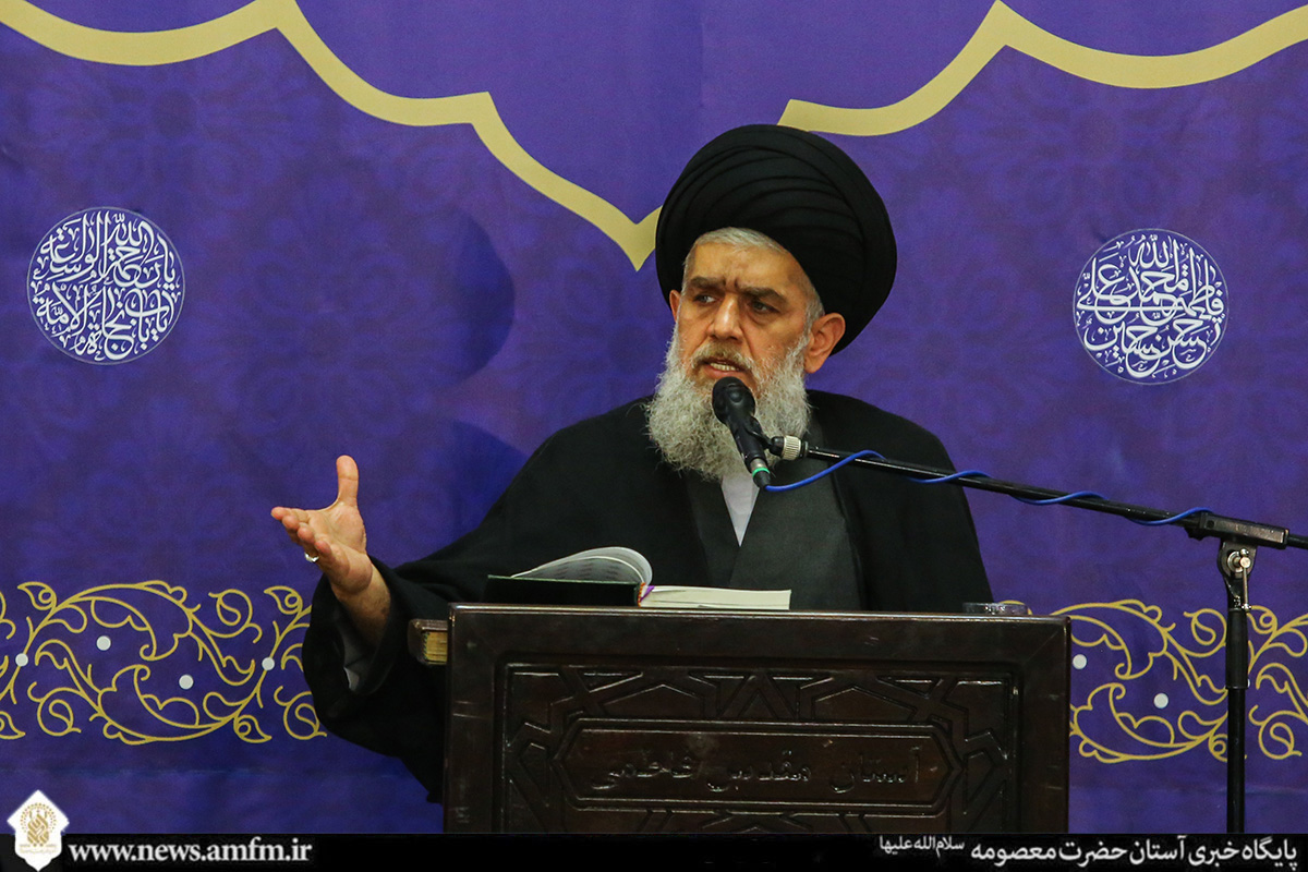 انتقاد شدید حجت‌الاسلام مؤمنی به گفته‌های نامتعارف یک سلبریتی/ خائنان به ملت ایران ذلیل می‌شوند