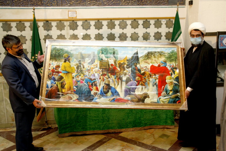 تابلو نقاشی «شرط توحید» به آستان مقدس بانوی کرامت اهدا شد + تصاویر