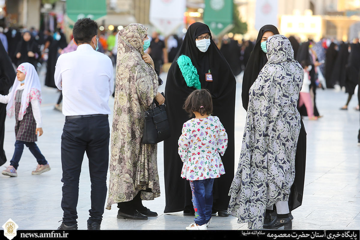 اهدای هزار بسته ملزومات حجاب و عفاف به زائران در دهه کرامت