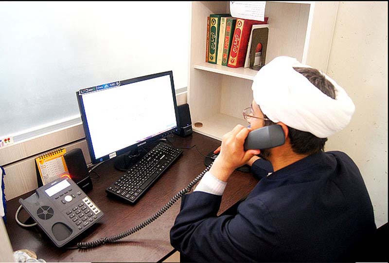 برگزاری دوره‌های تلفنی حفظ قرآن و نهج‌البلاغه برای عموم مردم