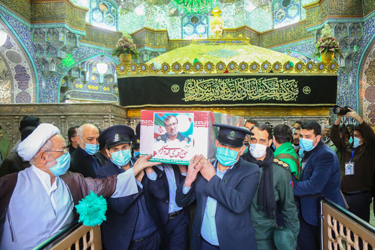 مراسم تشییع و اقامه نماز سردار مهدوی نژاد در حرم حضرت معصومه(س) + تصاویر