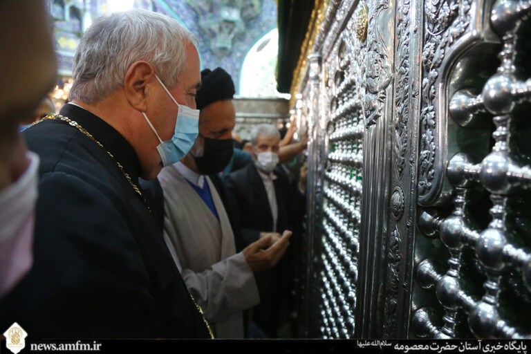 ادای احترام دبیرکل شورای جهانی کلیساها به حضرت معصومه(س) +تصاویر