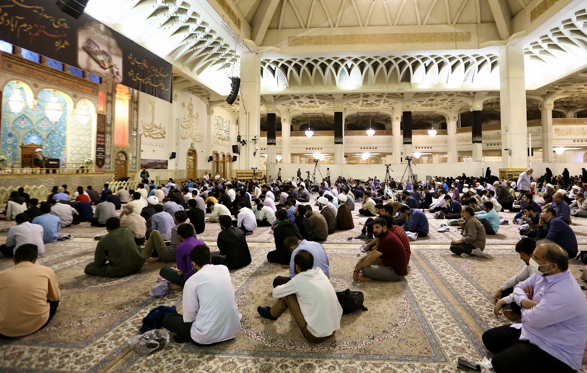 دشمنان اسلام تقید به حلال و حرام را جمود فکری معرفی می‌کنند