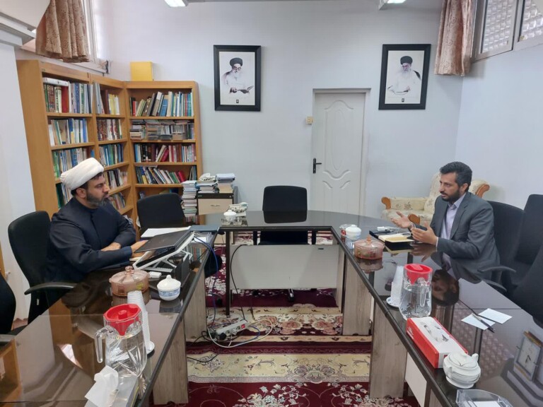 نشست مدیر روابط عمومی آستان مقدس فاطمی با مدیر خبرگزاری مهر در استان قم