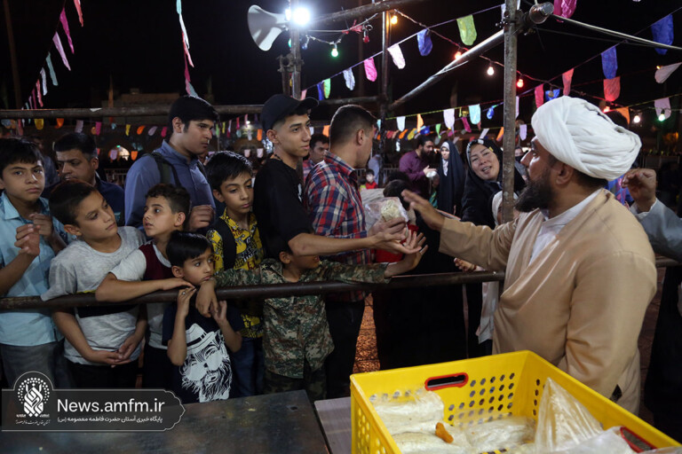 توزیع بیش از ۹۵ هزار غذای گرم در ایستگاه‌های صلواتی حرم کریمه اهل بیت(س)+ تصاویر