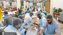 پخت و پز غذا در مهمانسرای آستان مقدس حضرت معصومه(س) در عید غدیر