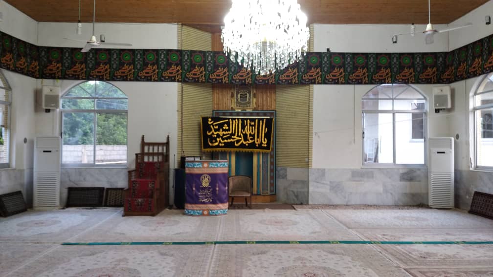 غبارروبی و سیاه‌پوشی مسجد و حسینیه مجتمع فرهنگی پره سر جهت اقامه عزای حسینی+ تصاویر