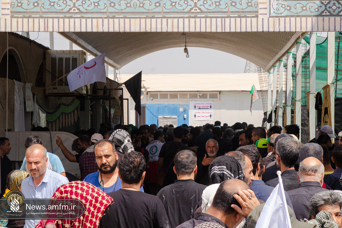 حال و هوای زوار اربعین در موکب خواهر خورشید/ قدم نهادن در طریق الحسین(ع) زیباترین حس جهان است