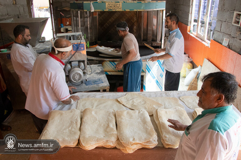 نانوایانی که در هوای گرم عراق به زائران اربعین حسینی خدمت کردند+ تصاویر