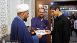 برپایی میز خطاطی القاب حضرت معصومه(س) در مقبره پروین اعتصامی + تصاویر