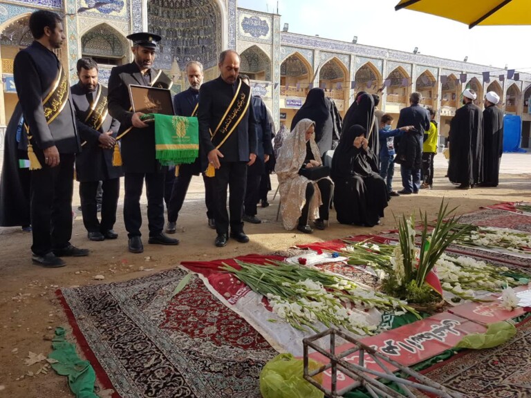 ادای احترام سفیران کریمه به شهدای حمله تروریستی حرم شاهچراغ(ع)+ تصاویر
