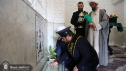 غبار روبی مزار مادر چهار شهید در حرم حضرت معصومه(س)+تصاویر