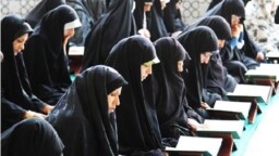 خواهران حافظ قرآن کریم به همت واحد مجازی مرکز قرآن و حدیث تکریم می‌شوند