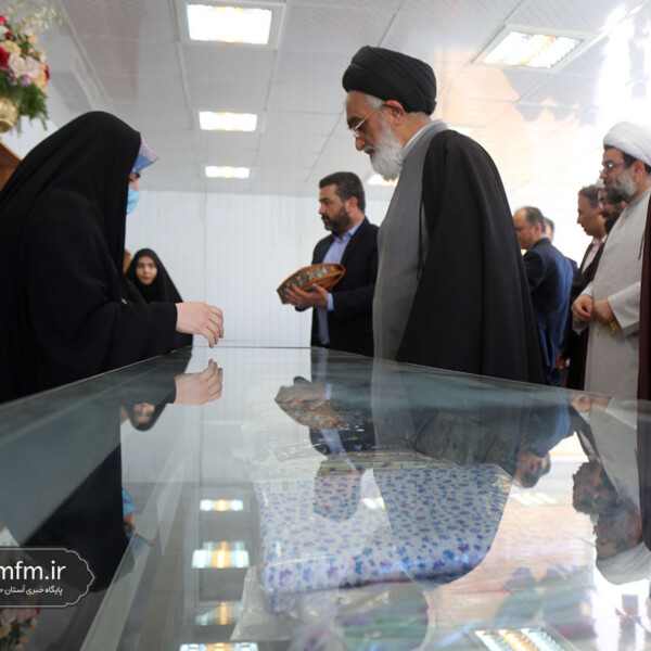 فروشگاه محصولات عفاف و حجاب در حرم مطهر بانوی کرامت افتتاح شد + تصاویر
