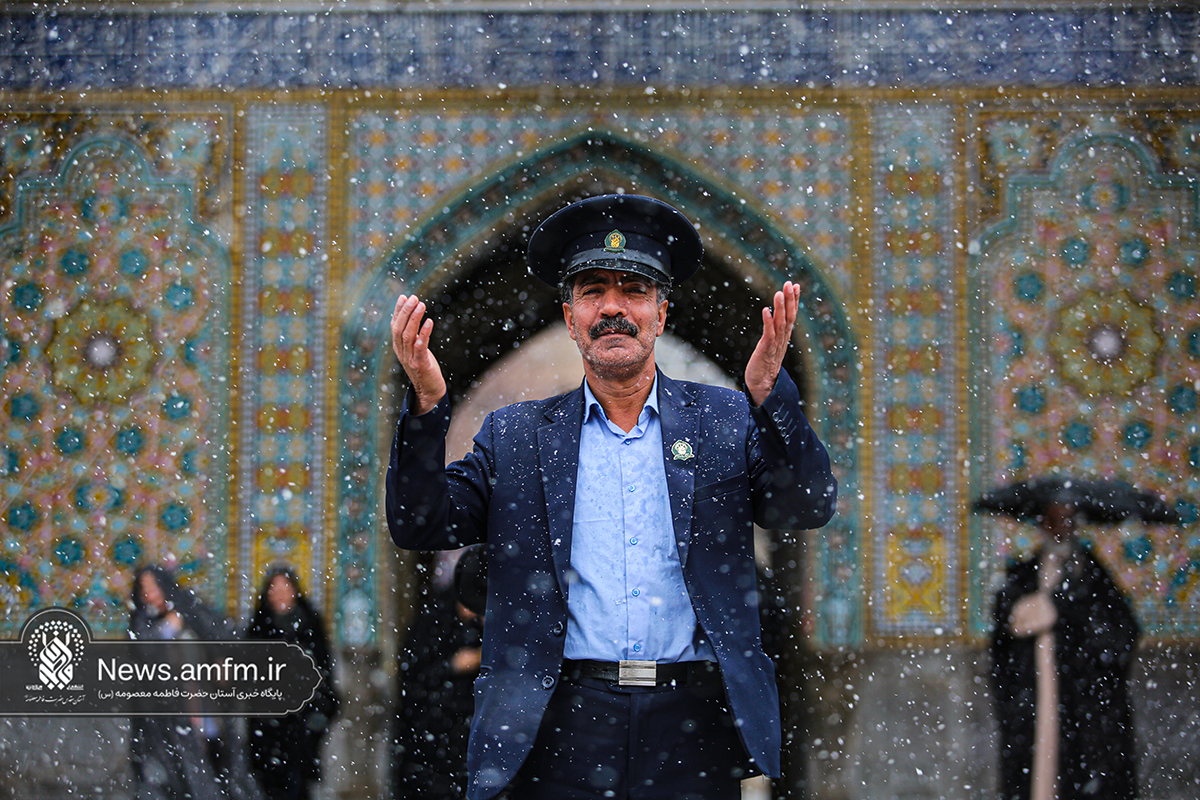 بارش دومین برف زیبای زمستانی در حرم حضرت معصومه(س) + تصاویر و فیلم