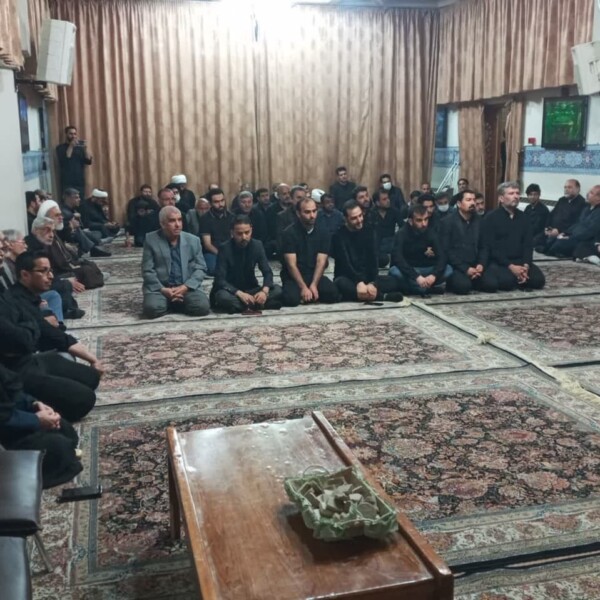 ۱۵۰ نفر از کسبه اطراف حرم مطهر بانوی کرامت مهمان سفره افطاری حرم شدند