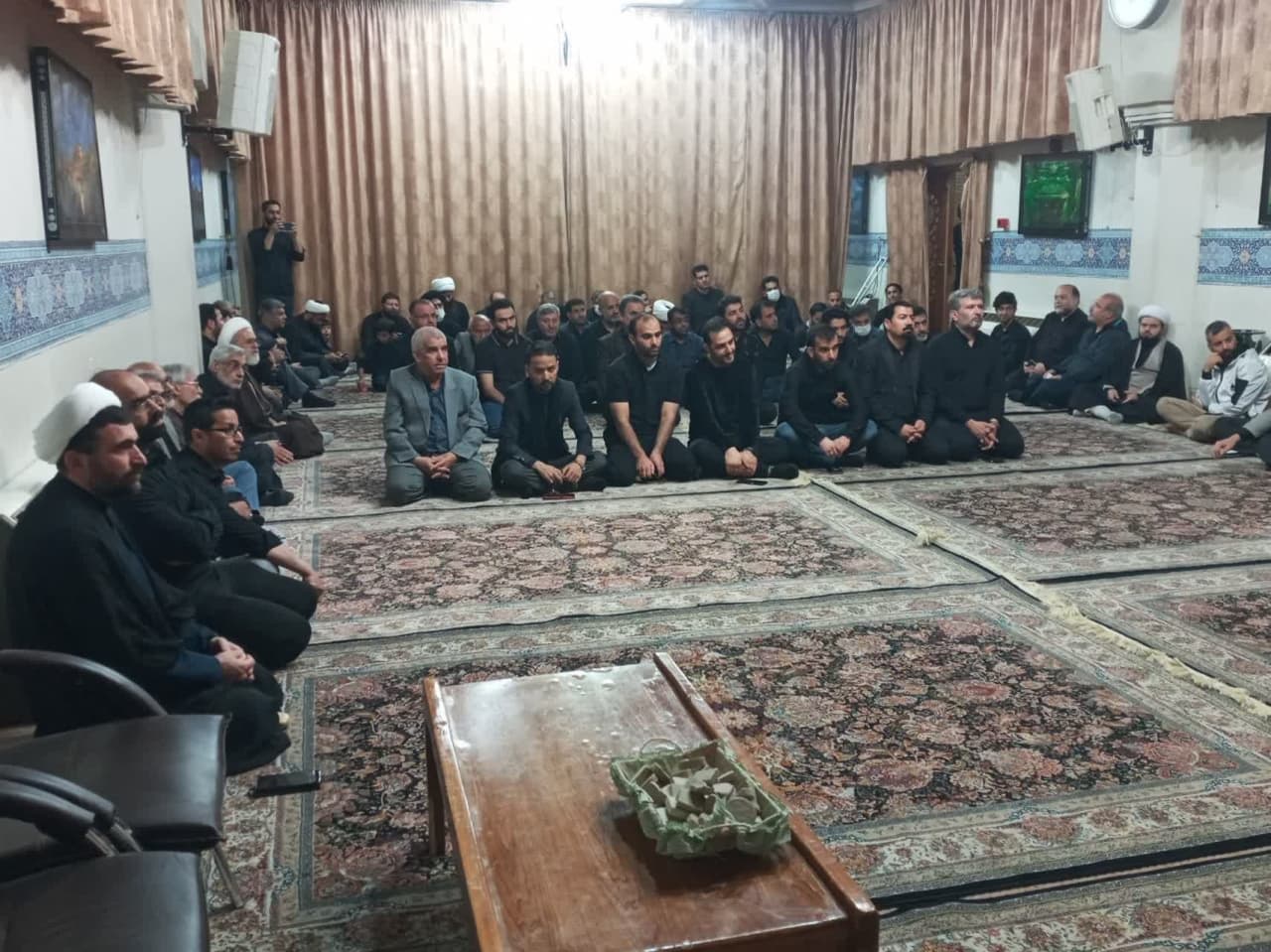 ۱۵۰ نفر از کسبه اطراف حرم مطهر بانوی کرامت مهمان سفره افطاری حرم شدند