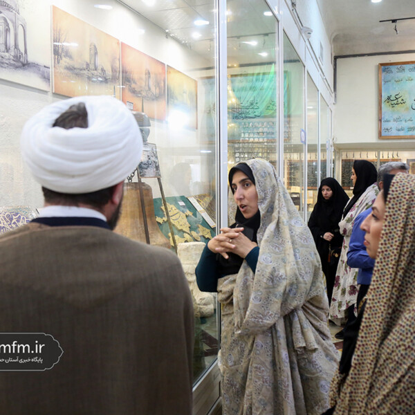 یکی از مسئولان وزارت گردشگری از موزه آستان مقدس قم بازدید کرد + تصاویر