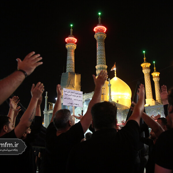لحظاتی از سوگواری عاشورایی زائران حرم حضرت معصومه(س)
