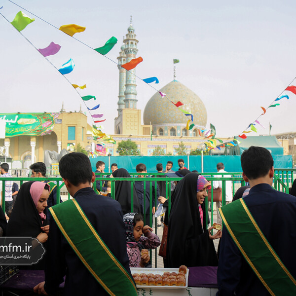 خدمت‌رسانی موکب‌های حرم مطهر به زائران در نیمه شعبان