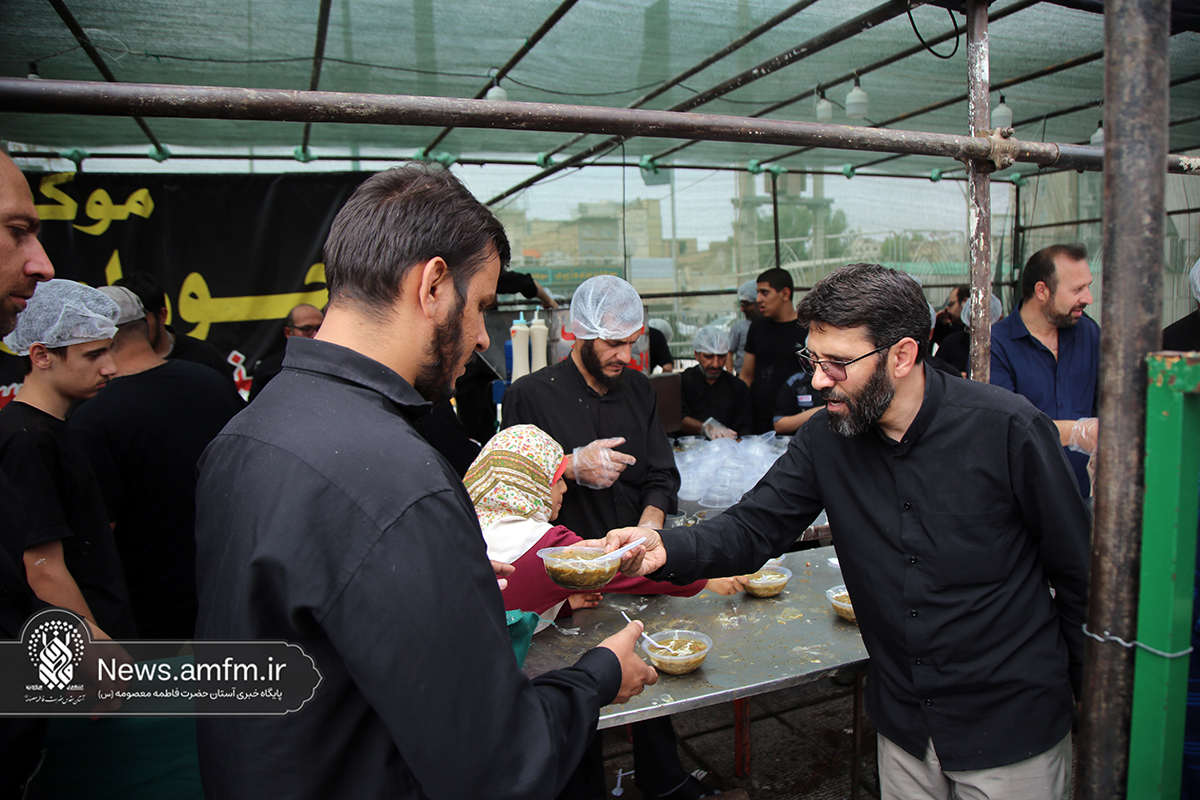 پذیرایی موکب ها از زائران حرم حضرت معصومه (س)