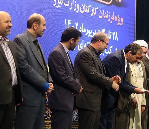 کسب رتبه برتر مسابقات قرآن کریم وزارت نیرو از سوی قاری مرکز قرآن و حدیث