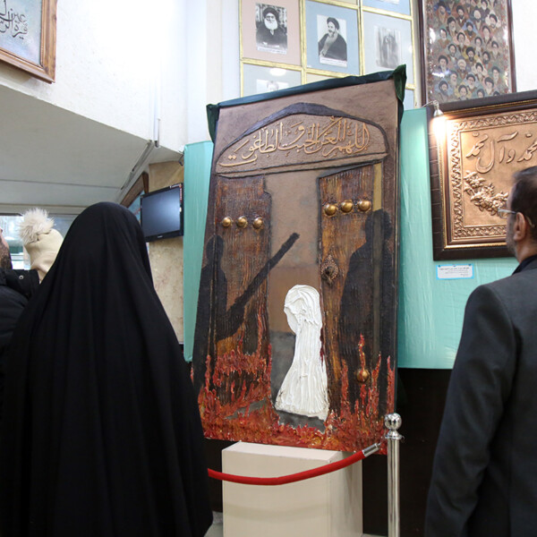  تابلو هنری «درب سوخته» در موزه فاطمی به نمایش در آمد