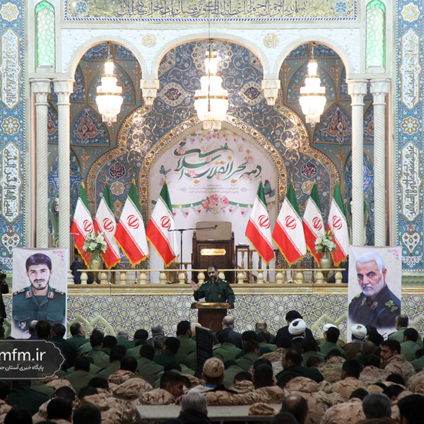 مراسم آغاز دهه فجر انقلاب اسلامی در حرم حضرت معصومه(س) برگزار شد + تصاویر