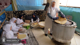 بازدید مدیران حرم بانوی کرامت از روند پخت نان سنتی کرمانی در قم + تصاویر