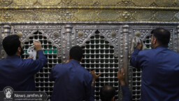  غبارروبی تخصصی ضریح مطهر بانوی کرامت در آستانه عید فطر + تصاویر