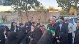 ابراز ارادت روستاییان شهرستان تیران و کرون اصفهان به پرچم حرم مطهر بانوی کرامت + تصاویر