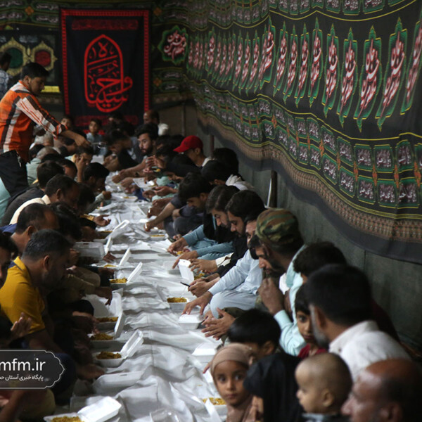 خدمت‌رسانی به زائران پاکستانی در حرم مطهر حضرت معصومه(س)