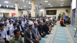  اقامه نماز ظهر دانش‌آموزان دبیرستانی به امامت آیت‌الله سعیدی+ تصاویر