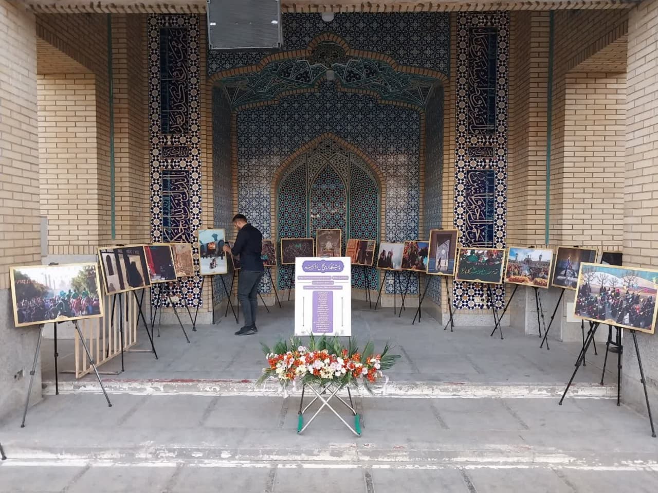  برپایی نمایشگاه عکس «نور و آیینه» در حرم مطهر بانوی کرامت + تصاویر