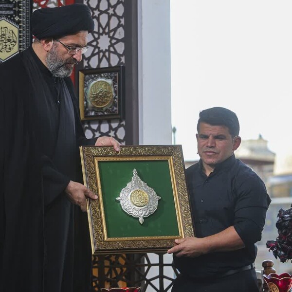 صادق بیت سیاح با دریافت نشان فاطمی خادم حرم حضرت معصومه(س) شد +تصاویر و فیلم