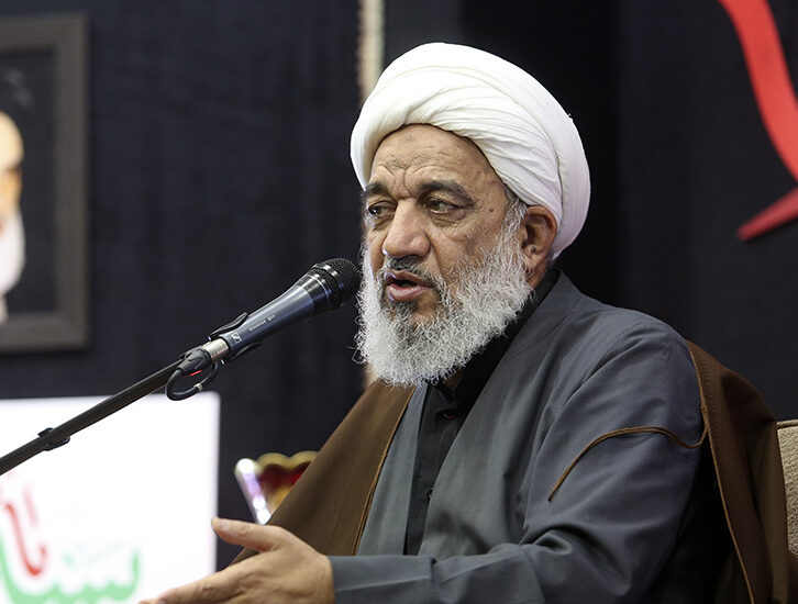 خدمت به مردم از برترین عبادات است