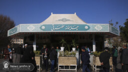 پذیرایی از زائران حرم بانوی کرامت در سالروز میلاد حضرت زهرا(س)