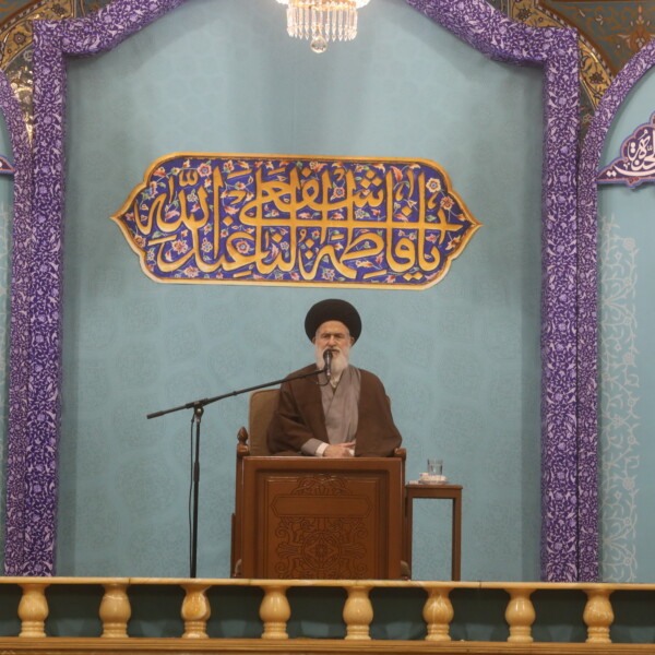 اگر یک قدم عقب برویم دشمن ده قدم جلو خواهد آمد