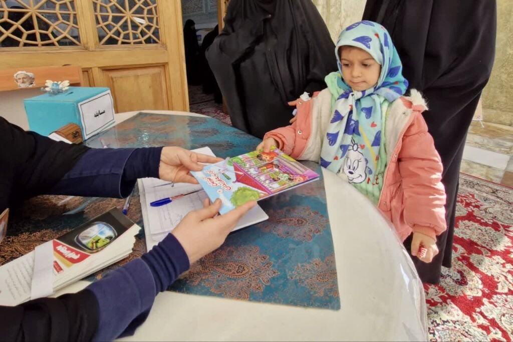 برپایی نمایشگاه «بصیرت در گذر تاریخ» در آستان بانوی کرامت + تصاویر