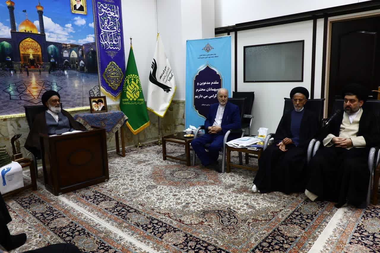 دشمن تمرکز اصلی خود را روی انحراف ذهنها گذاشته است دشمن تمرکز اصلی خود را روی انحراف ذهنها گذاشته است