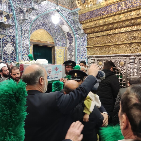 طواف پیکر مطهر شهدای عدالت بر گرد ضریح مطهر بانوی کرامت