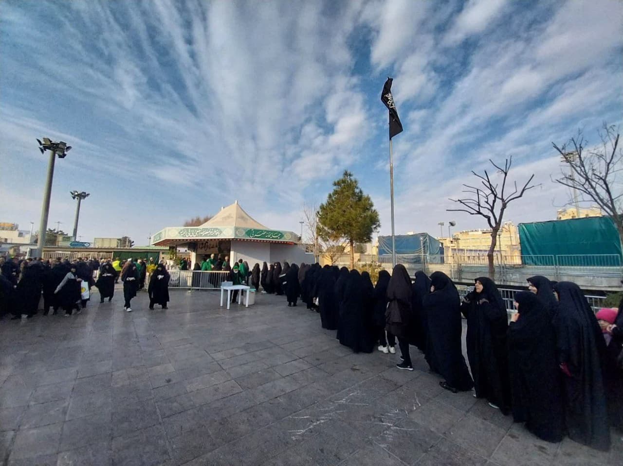 اطعام بیش از ۲۵ هزار زائر آستان مقدس قم در سالروز شهادت امام هفتم اطعام بیش از ۲۵ هزار زائر آستان مقدس قم در سالروز شهادت امام هفتم