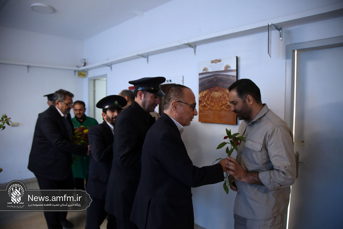 تقدیر خادمان حضرت معصومه(س) از پاسداران یگان حفاظت حرم مطهر