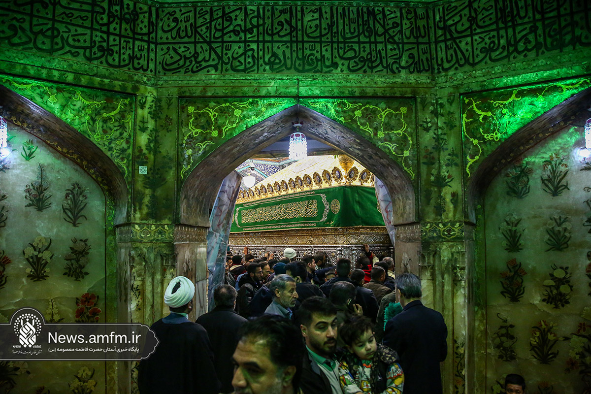 حال و هوای حرم حضرت معصومه (س) در شب میلاد حضرت ابوالفضل(ع)