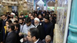 گفت‌وگوی چهره‌به‌چهره رئیس قوه قضاییه با زائران بارگاه مطهر کریمه اهل‌بیت(س)