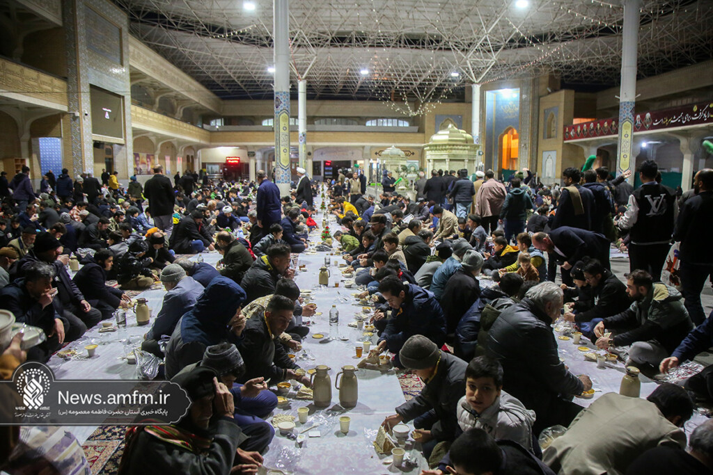برپایی سفره اطعام حرم مطهر بانوی کرامت در طول ماه مبارک رمضان + فیلم