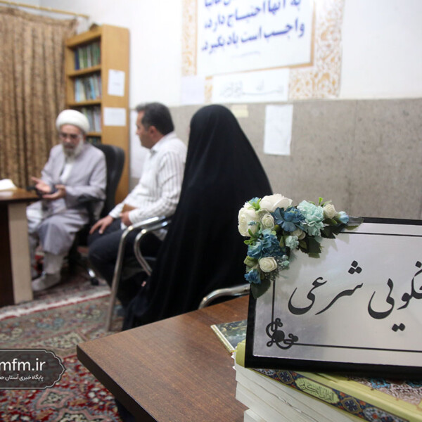 پاسخگویی ۱۲۰ روحانی به سؤالات شرعی و اعتقادی زائران حرم بانوی کرامت