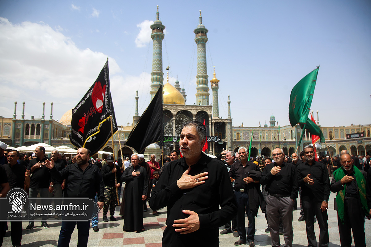 حضور دسته‌جات عزاداری شهادت رئیس مذهب شیعه در حرم بانوی کرامت